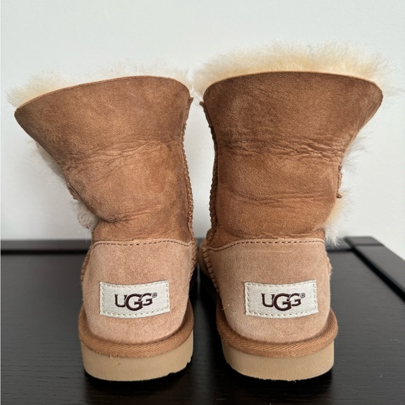 UGG Kids' Bailey Button II Boot - Picture 7 of 7